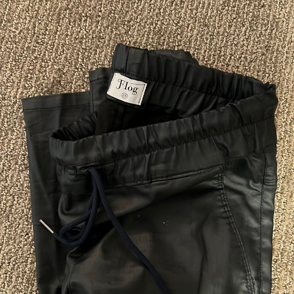 BEVY FLOG Black Leggings